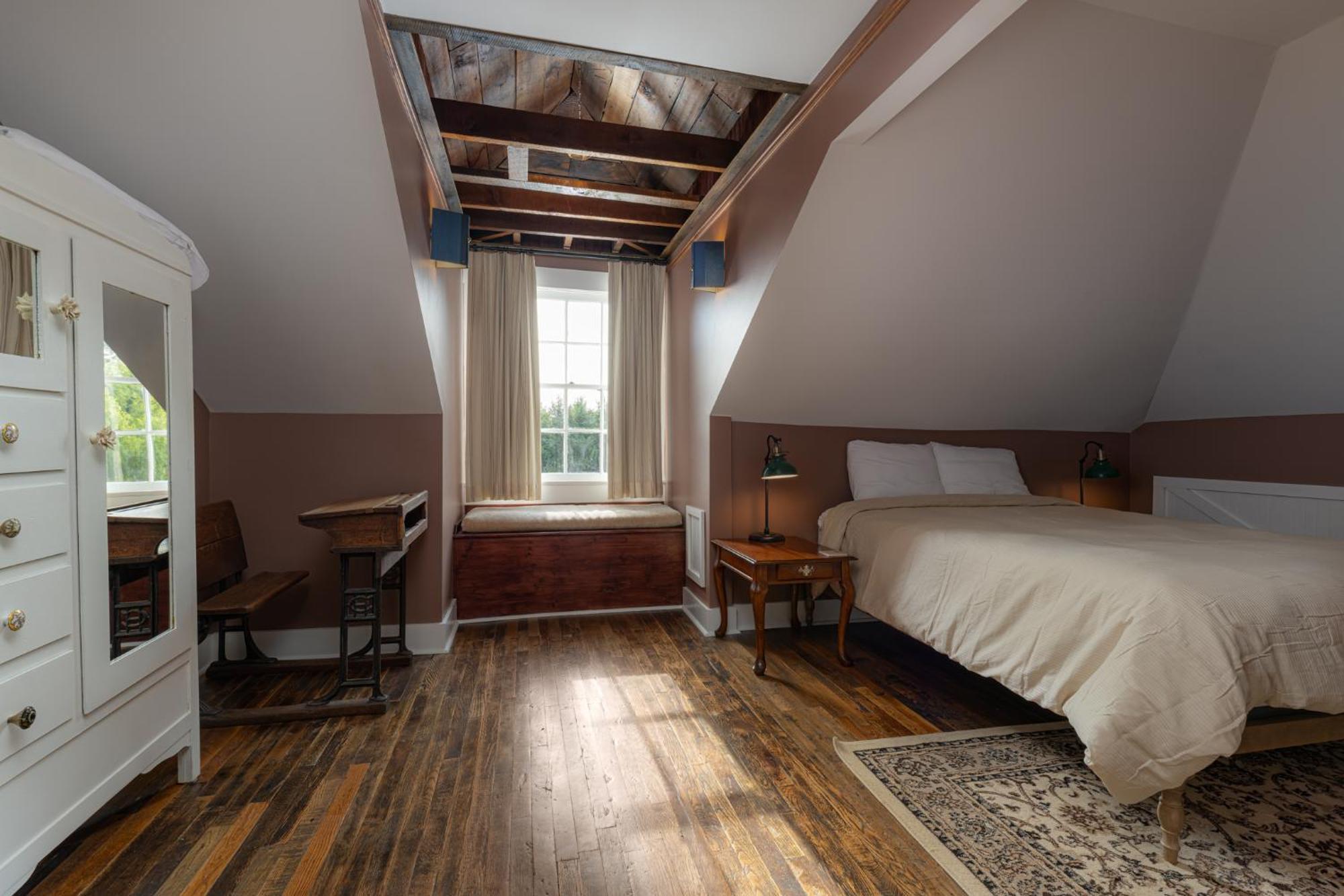 The Nuwray Hotel & Carriage House Burnsville エクステリア 写真