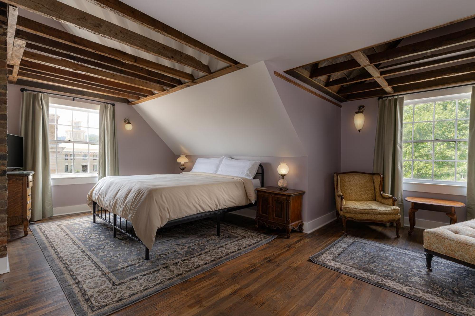 The Nuwray Hotel & Carriage House Burnsville エクステリア 写真