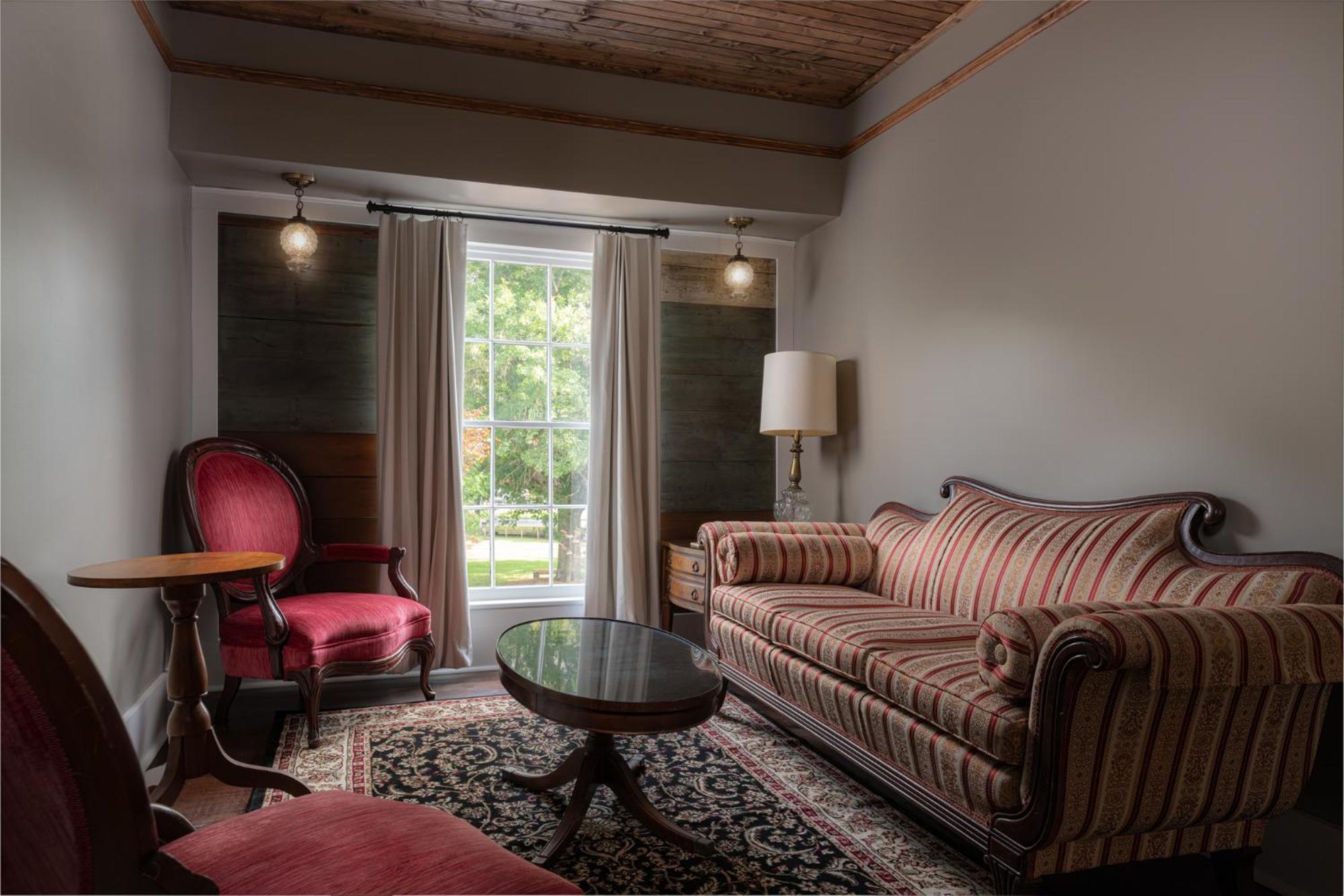 The Nuwray Hotel & Carriage House Burnsville エクステリア 写真