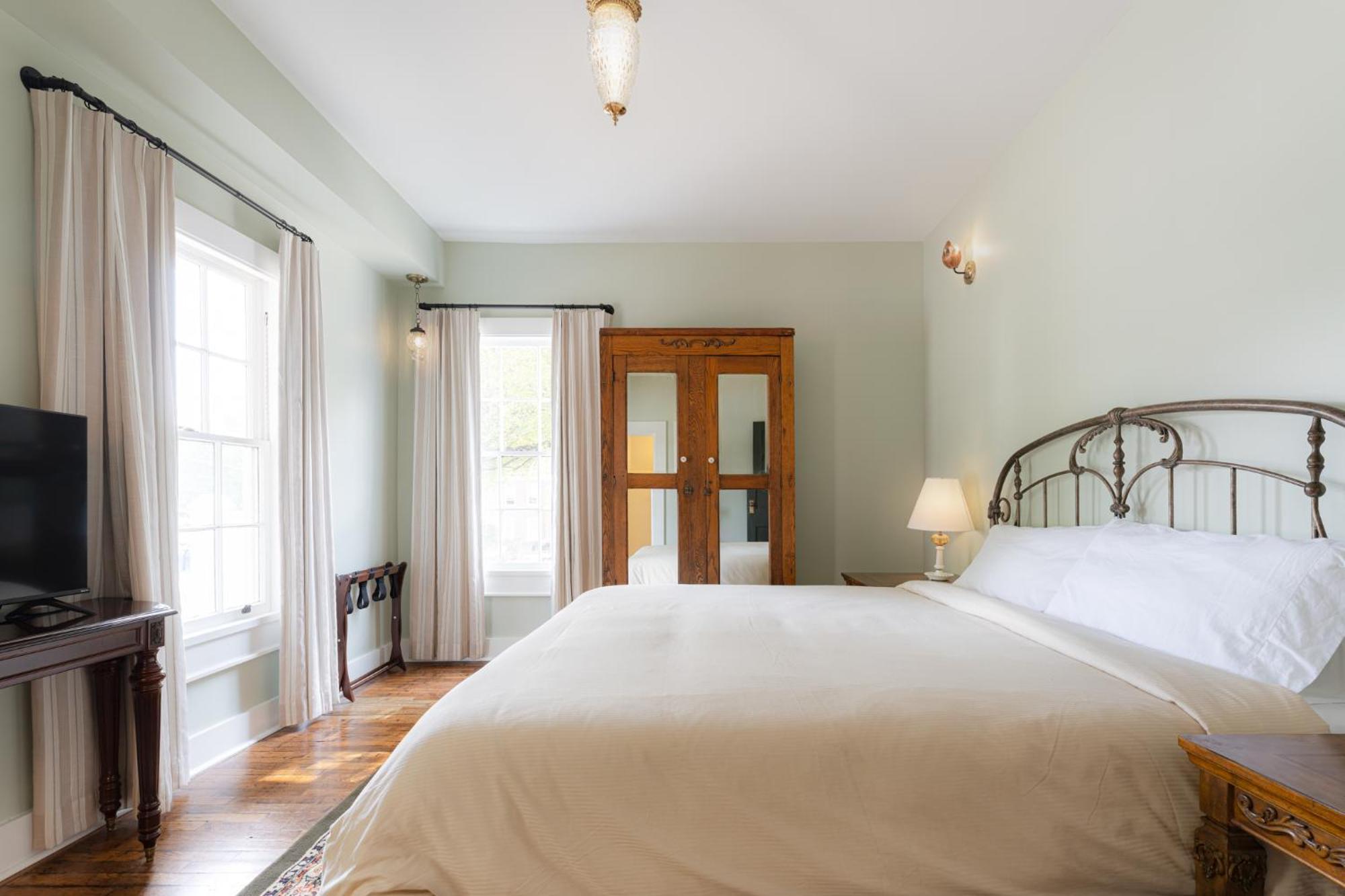 The Nuwray Hotel & Carriage House Burnsville エクステリア 写真