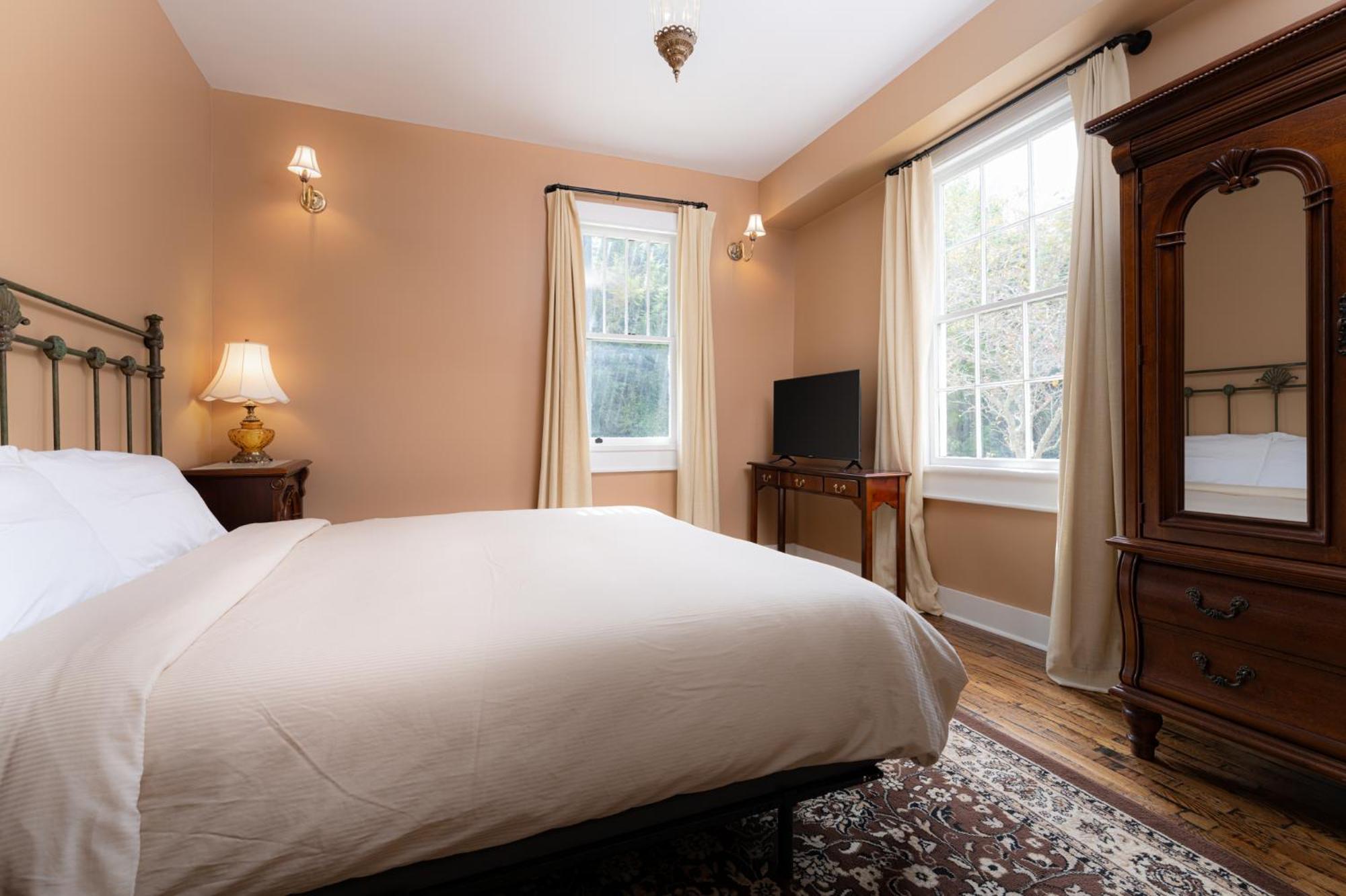 The Nuwray Hotel & Carriage House Burnsville エクステリア 写真