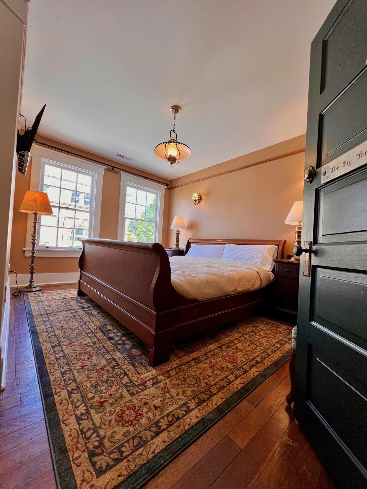 The Nuwray Hotel & Carriage House Burnsville エクステリア 写真