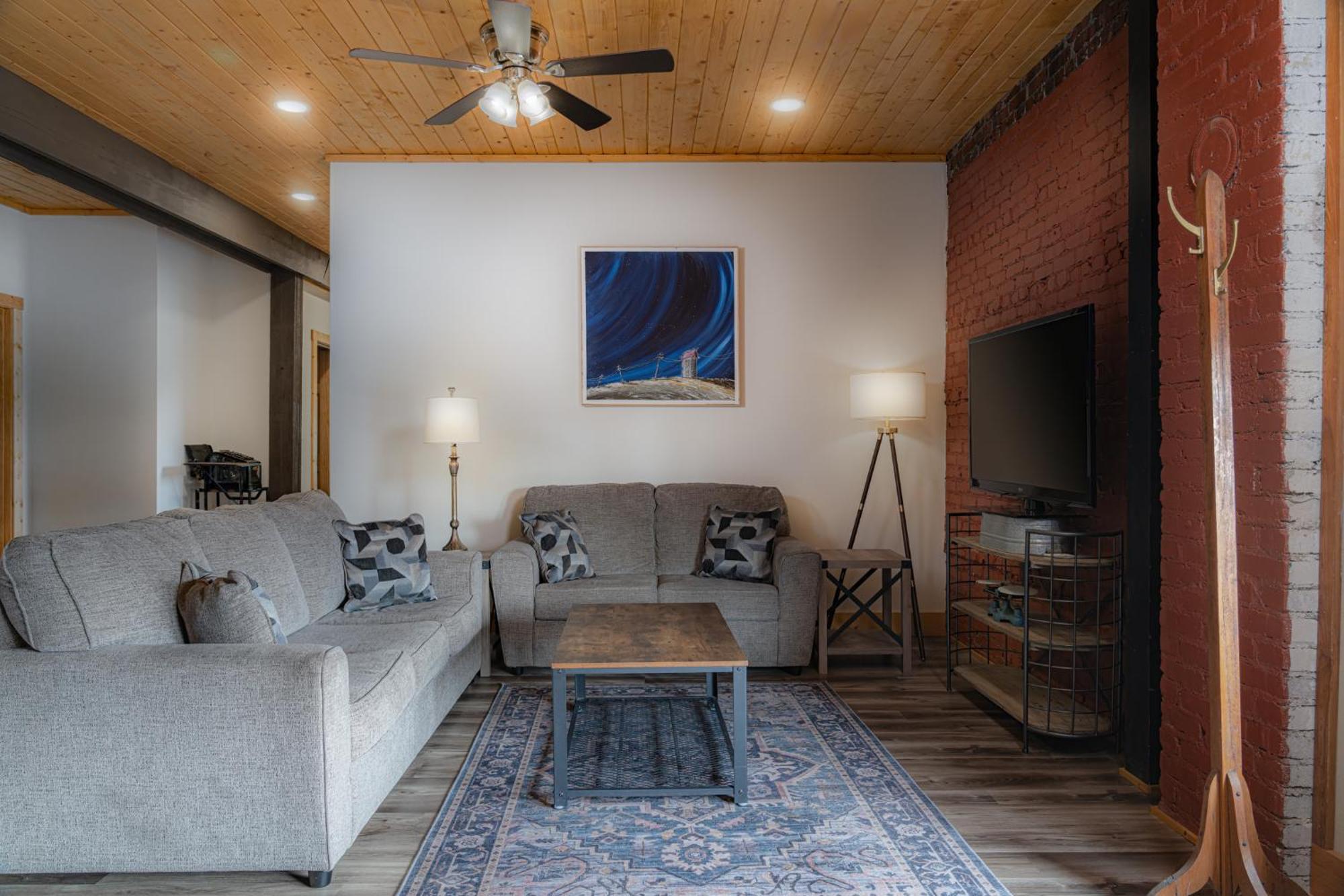 The Nuwray Hotel & Carriage House Burnsville エクステリア 写真