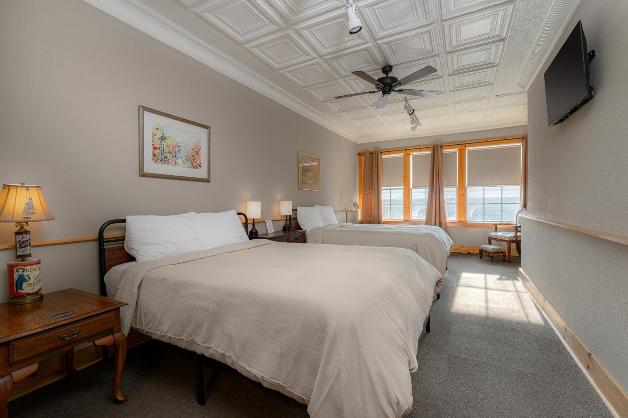 The Nuwray Hotel & Carriage House Burnsville エクステリア 写真