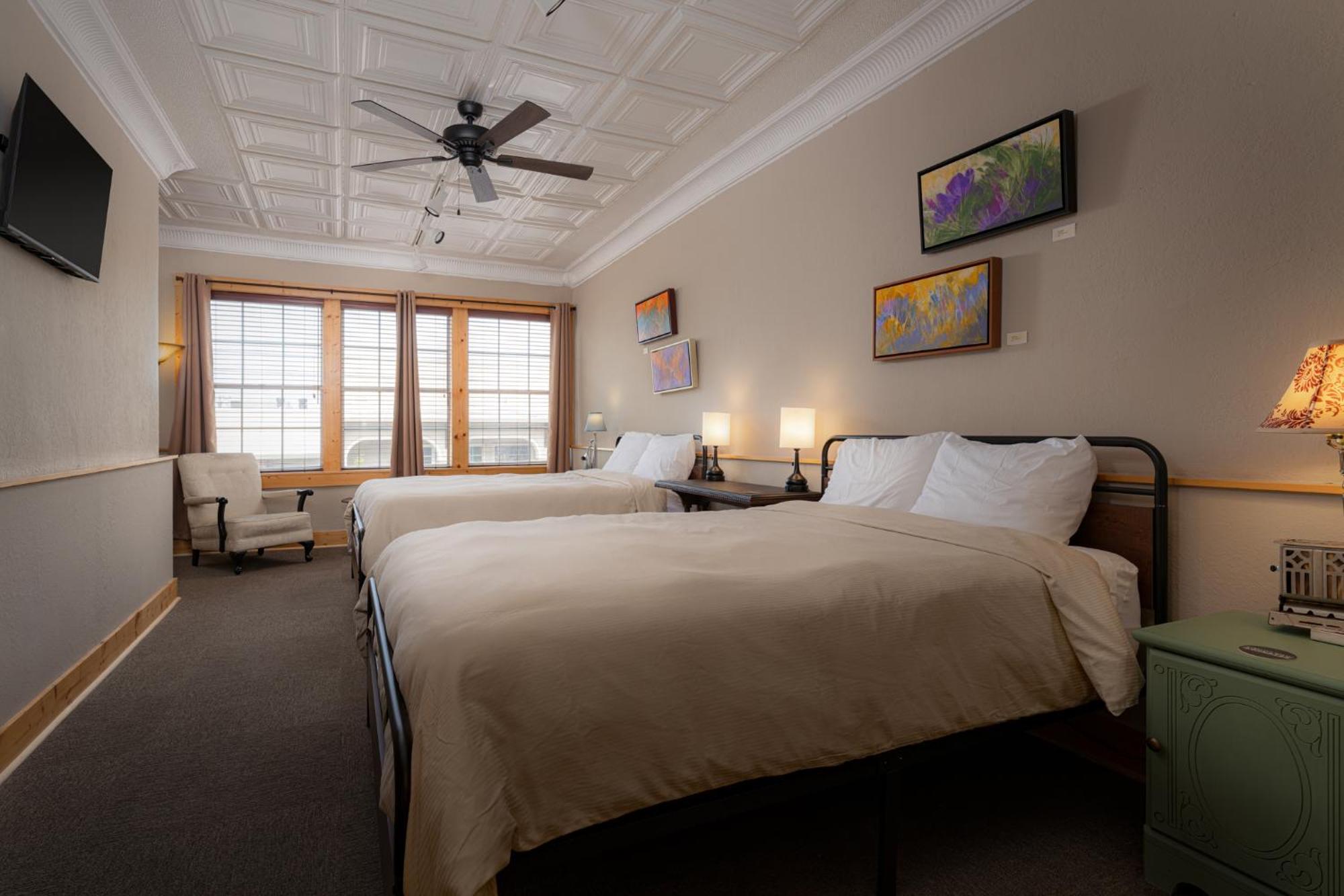 The Nuwray Hotel & Carriage House Burnsville エクステリア 写真
